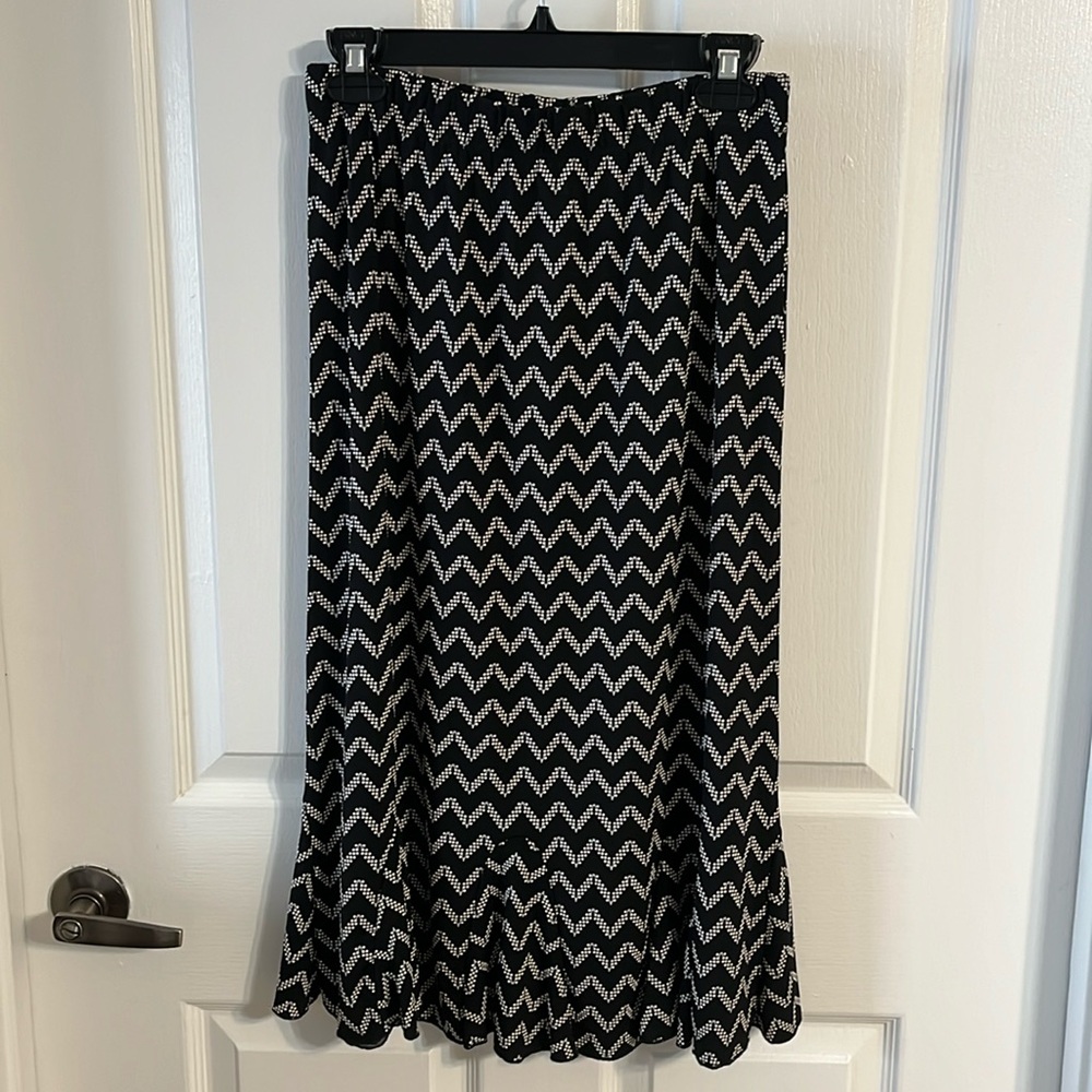 NWT: SJS, Black & White Flare Skirt, Elastic Waist, T-Length, Sz Sm